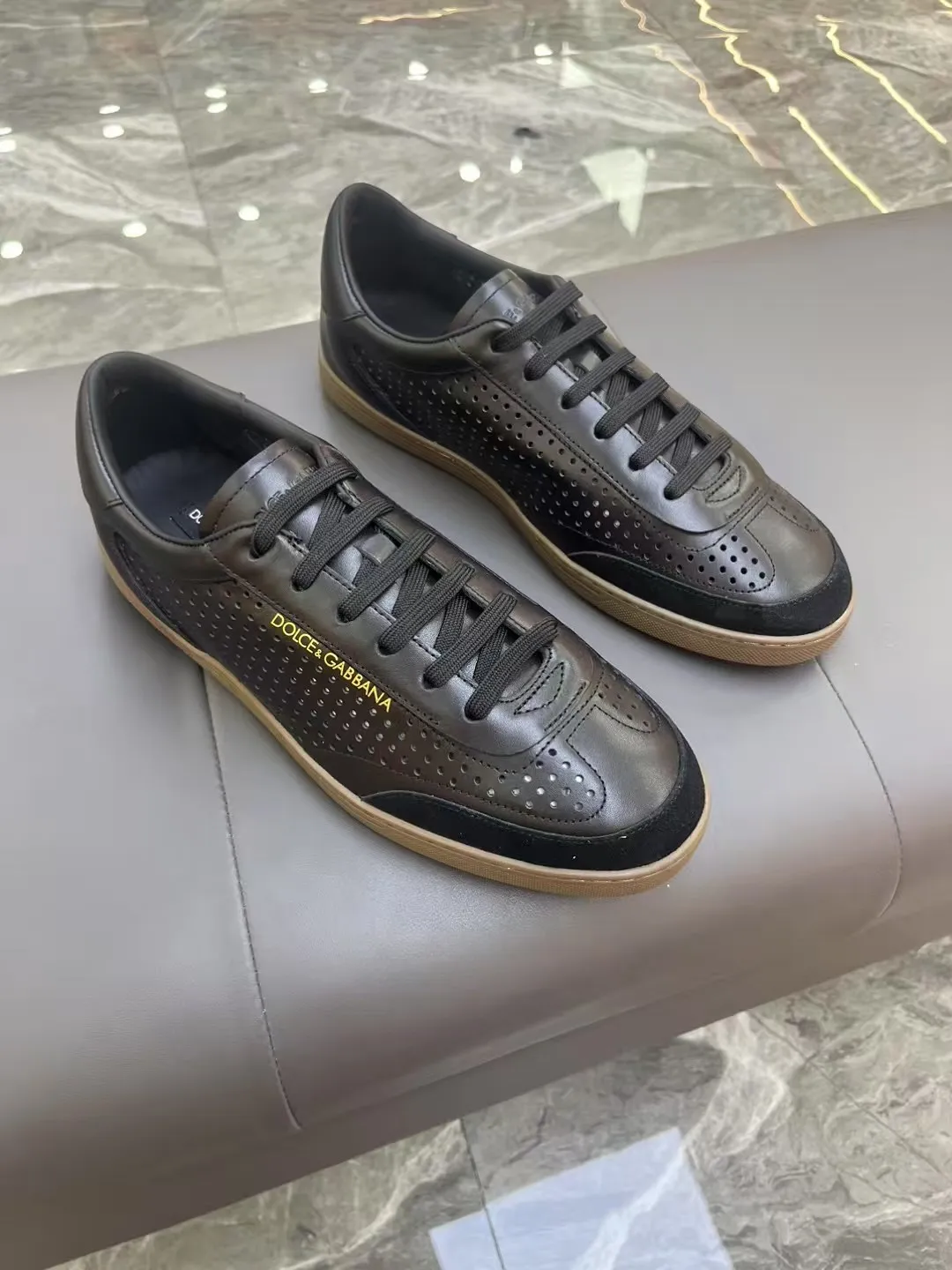 Men's Men's Shoes 💰400 [New Style] 🐝🐝DG—Dolce&G men's calfskin sneakers Portofino Yacht shoes, simple and versatile design, unique saddle leather soles. The Dolce &G logo rear wing is the icing on the cake. Imported cowhide + rubber outsole Size: 39-44 (customized at 38.45)